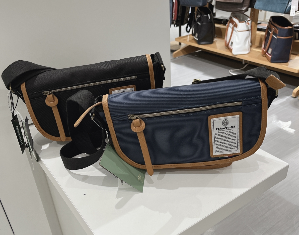 女性に人気！ Bianchi ショップブログ | | 撥水ミニメッセンジャーバッグ アクセサリー